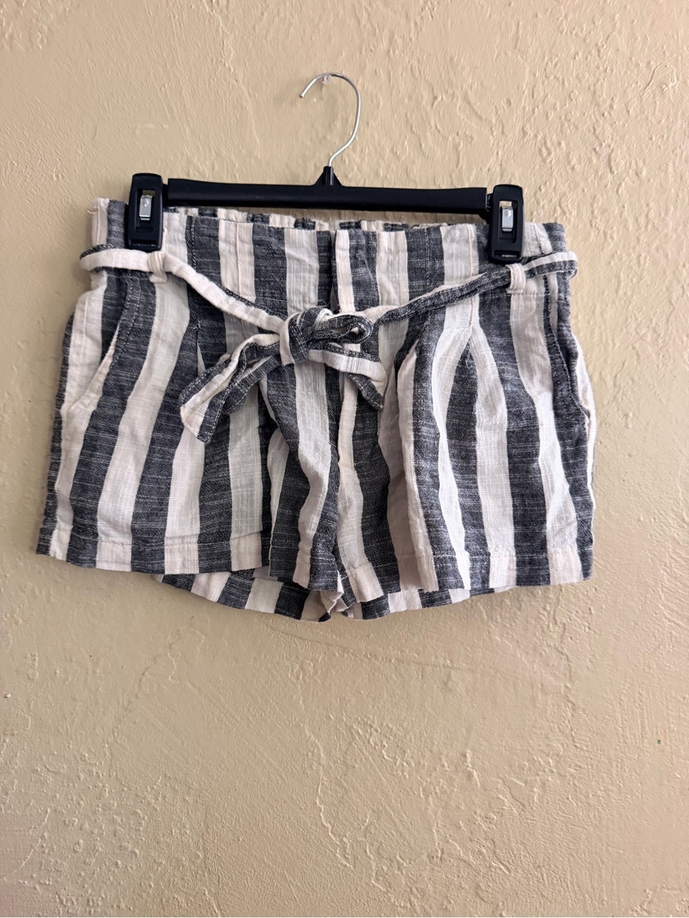 High-Waist Striped Tie-Belt Shorts - Black & White